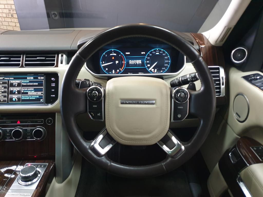 Range Rover steering wheel and dashboard interior